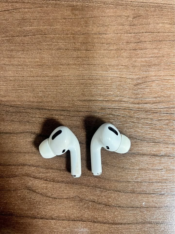 Apple AirPods Pro with MagSafe Case - photo 3