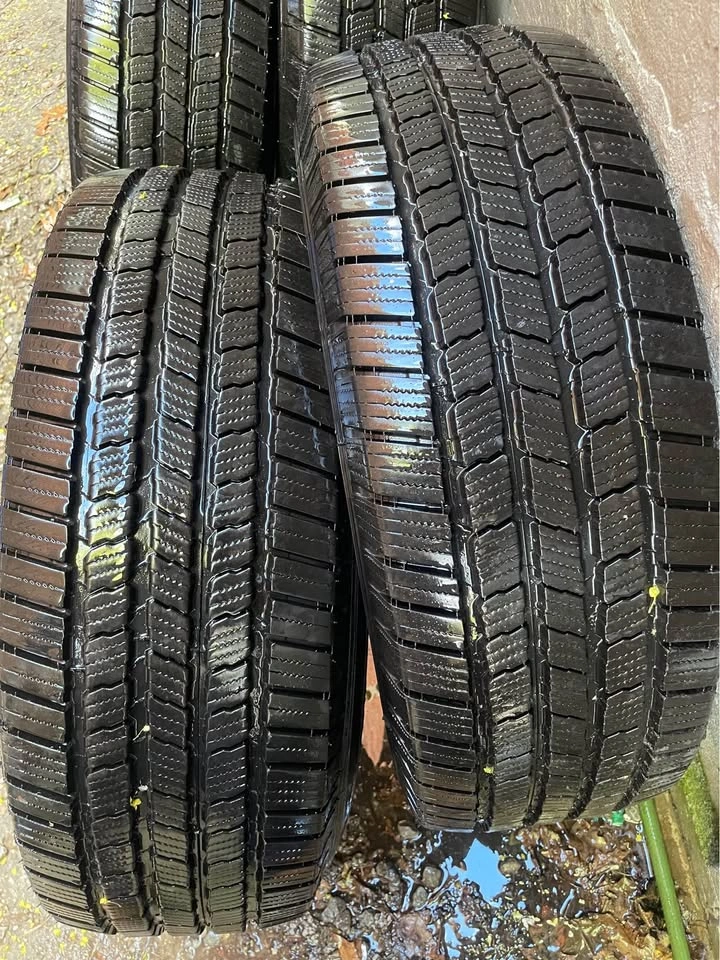 265/70R16 Michelin Defender LTX NEW Set of 4 Tires - photo 2
