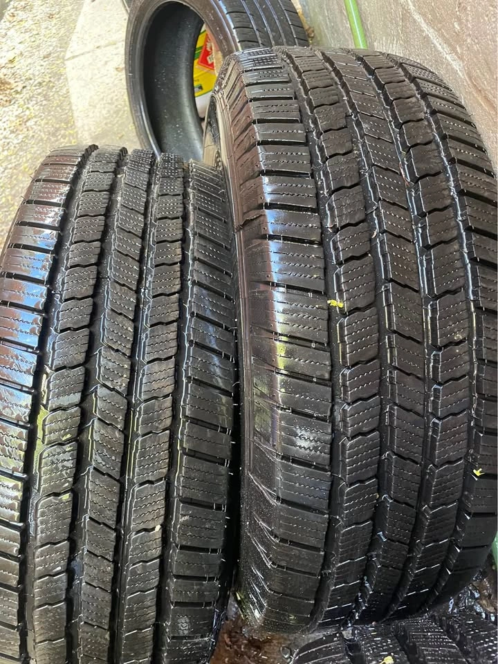 265/70R16 Michelin Defender LTX NEW Set of 4 Tires - photo 3
