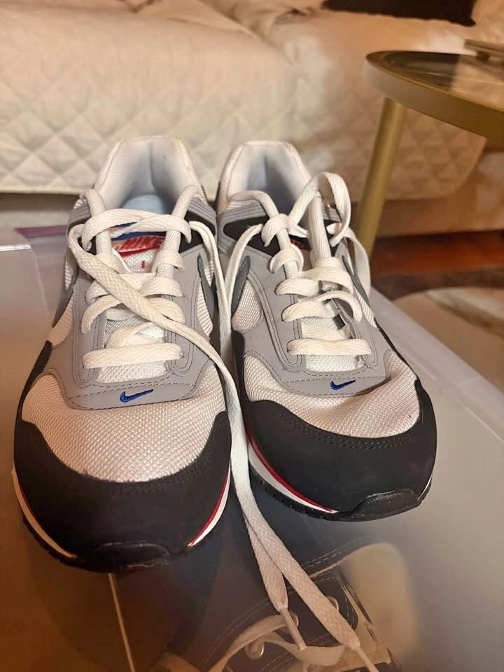 NIKE AIR SHOES