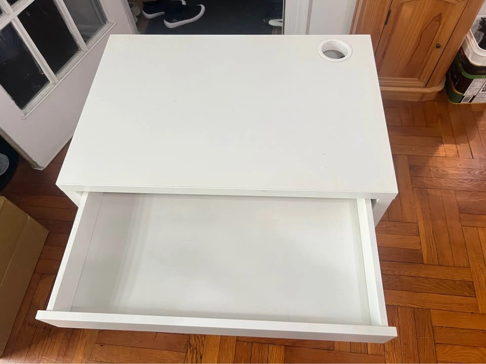 White Computer Desk with Drawer used size on the picture. - photo 3