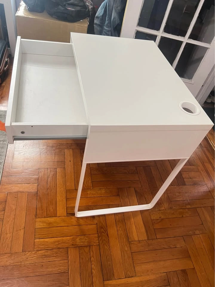 White Computer Desk with Drawer used size on the picture. - photo 4