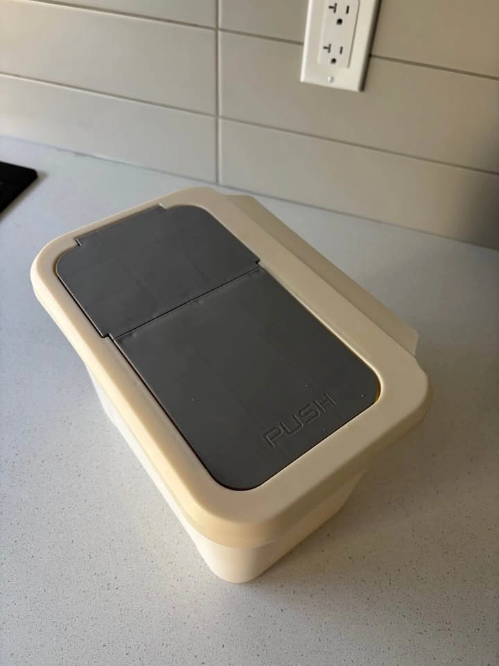 Kitchen compost bin with push-open lid - photo 4