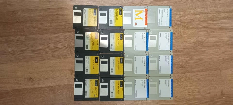 Vintage 80s/90s Software Floppy Disk Lot – Lotus 1-2-3, WordPerf - photo 2