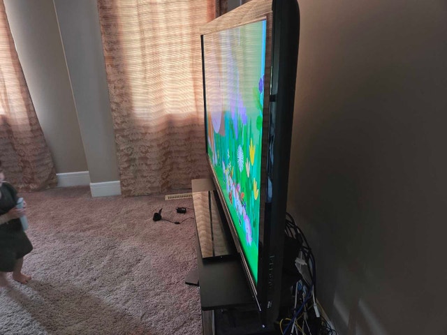 65" Sharp LC-60E88UN TV - Very Crisp Picture