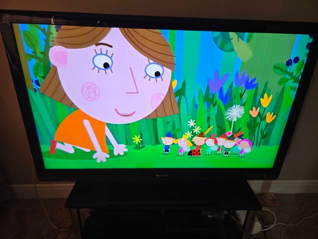 65" Sharp LC-60E88UN TV - Very Crisp Picture - photo 2