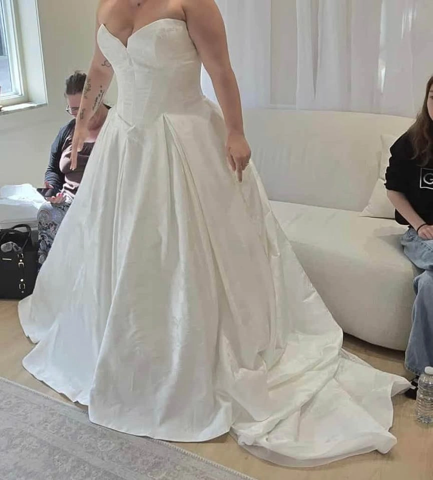 Wedding Dress Size 20 - photo 2