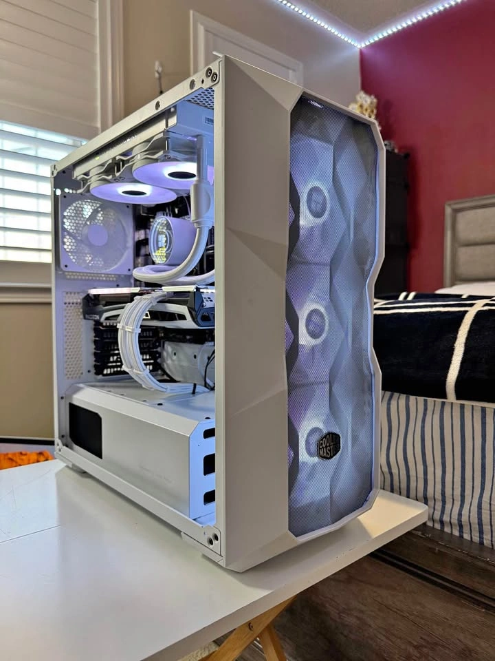 Gaming PC (i7 12700 + RX 6700XT + 16gb DDR5)