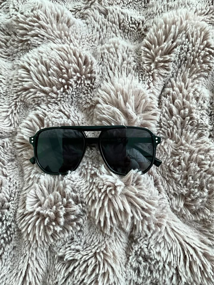 Sunglasses - new never worn