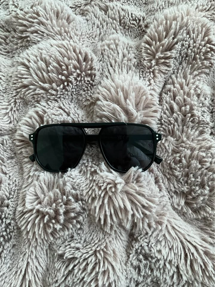 Sunglasses - new never worn - photo 2