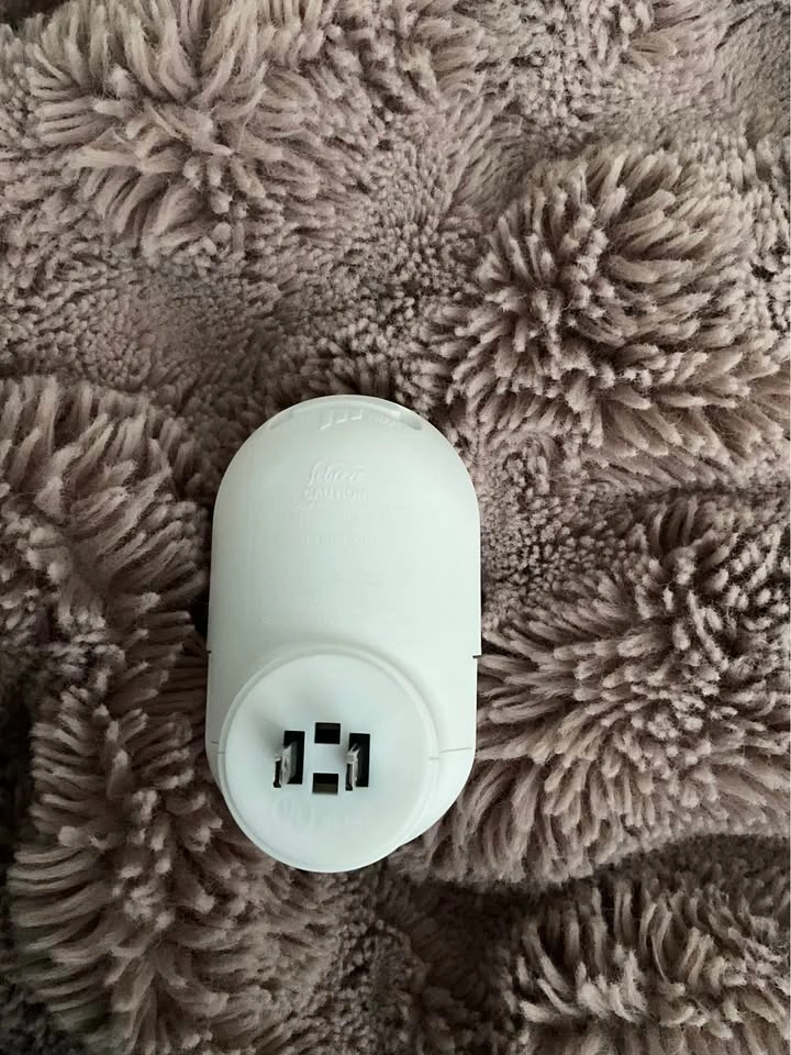 Febreze Plug Air Freshener - Never Used - photo 3