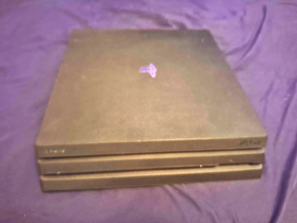 Ps4 pro 1tb plus controller