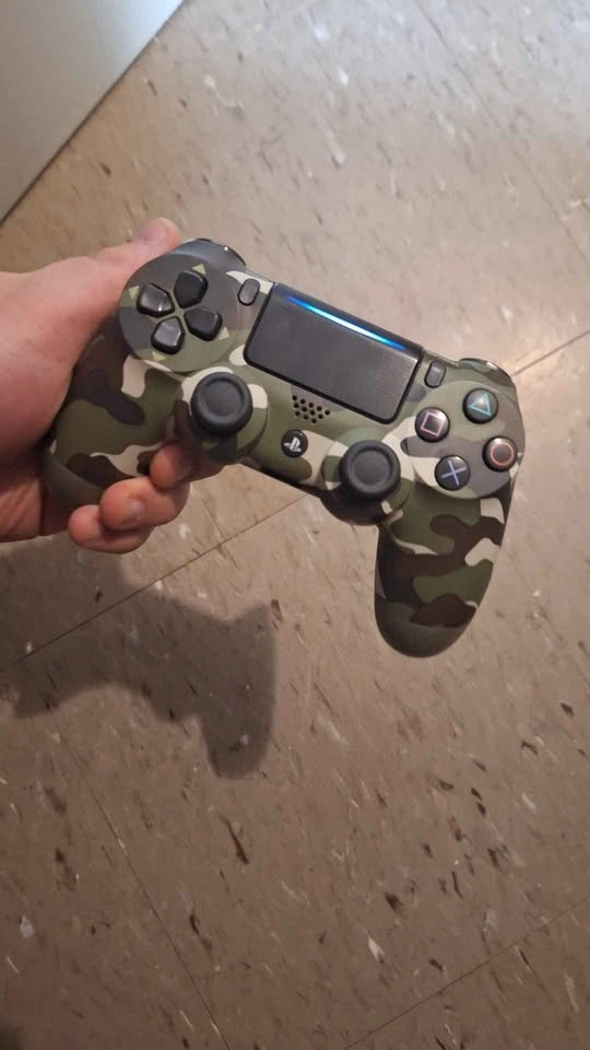 Ps4 pro 1tb plus controller - photo 3