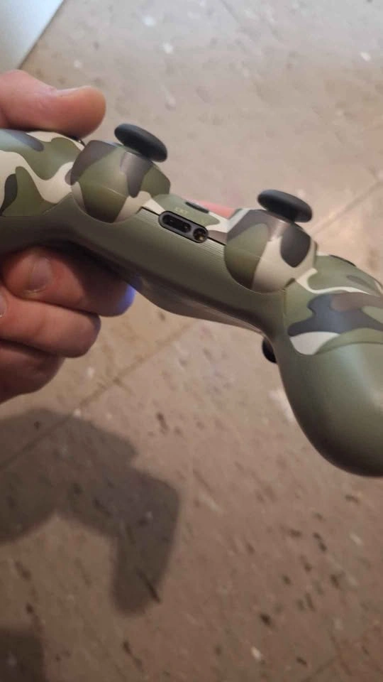 Ps4 pro 1tb plus controller - photo 4