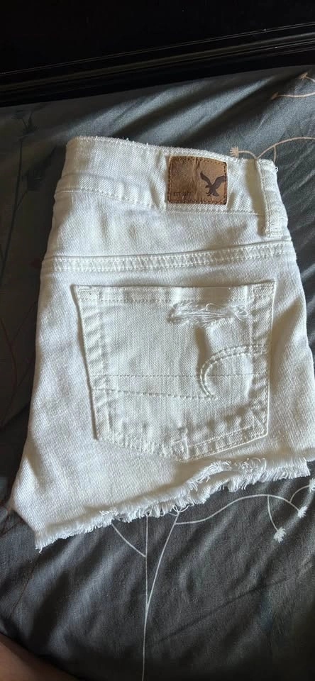 American Eagle White Distressed Denim Shorts Size 00 - photo 4