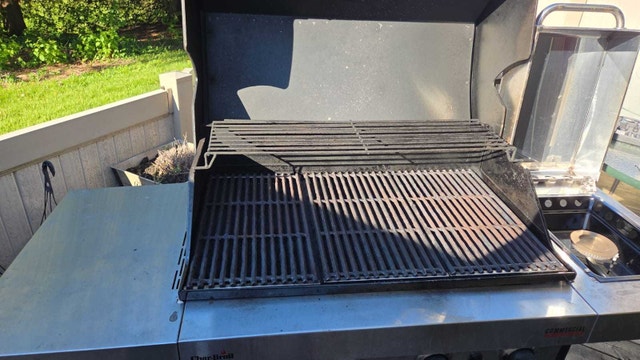 Char-Broil Grill cover included - photo 4