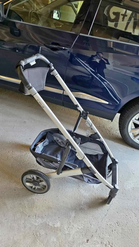 Uppababy Cruz Base Frame w/ Rain Cover & Summer Net