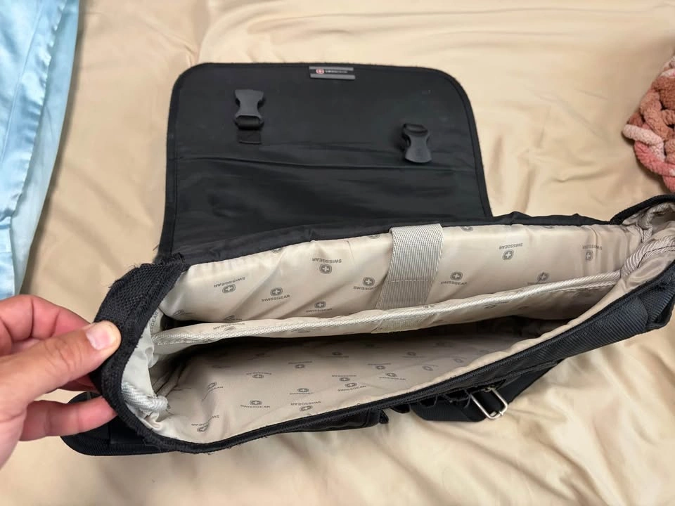 Swiss Gear Laptop Messenger Bag - photo 4