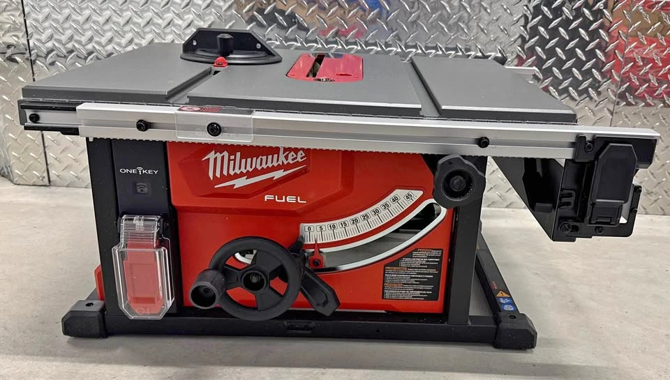 MILWAUKEE 8-1/4" TABLE SAW M18