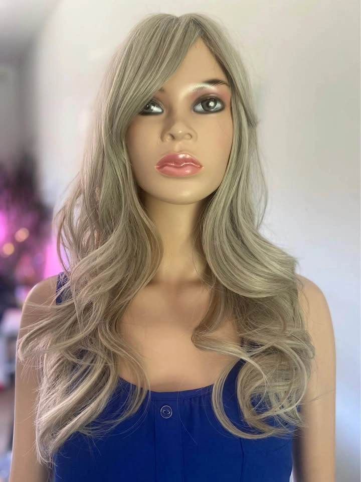NWT Long Wavy Layered Silver Grey Synthetic Wig w/ Bangs - photo 2