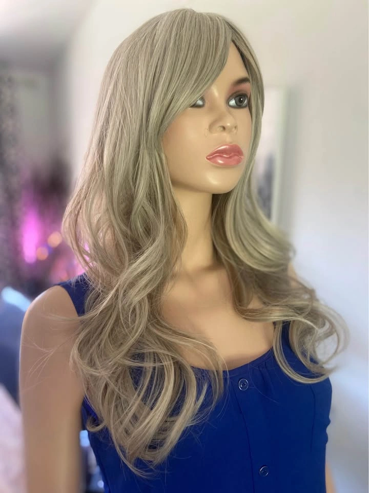 NWT Long Wavy Layered Silver Grey Synthetic Wig w/ Bangs - photo 3
