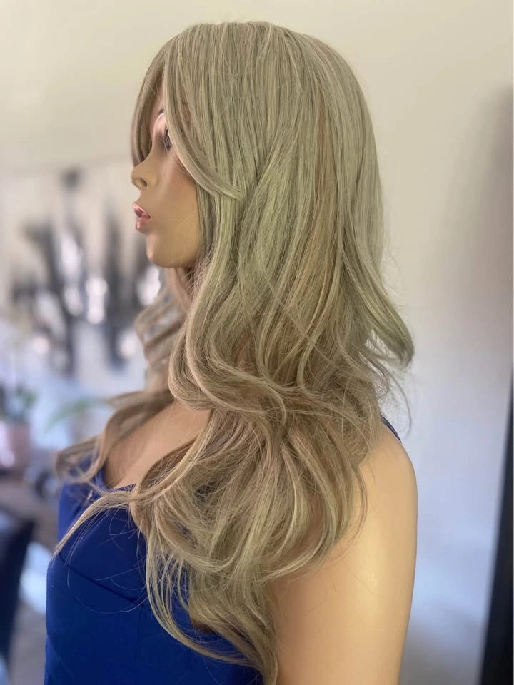 NWT Long Wavy Layered Silver Grey Synthetic Wig w/ Bangs - photo 4