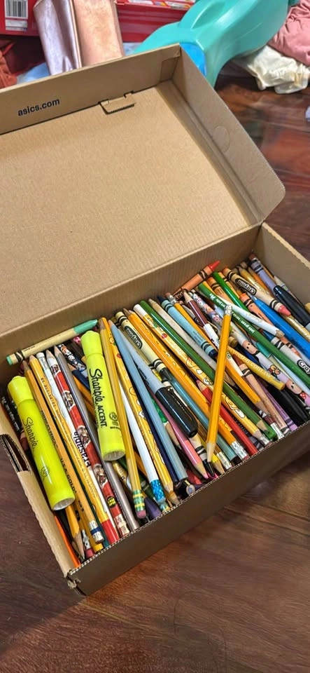 Drawing Supplies: Crayons, Pencils, Markers & Highlighters