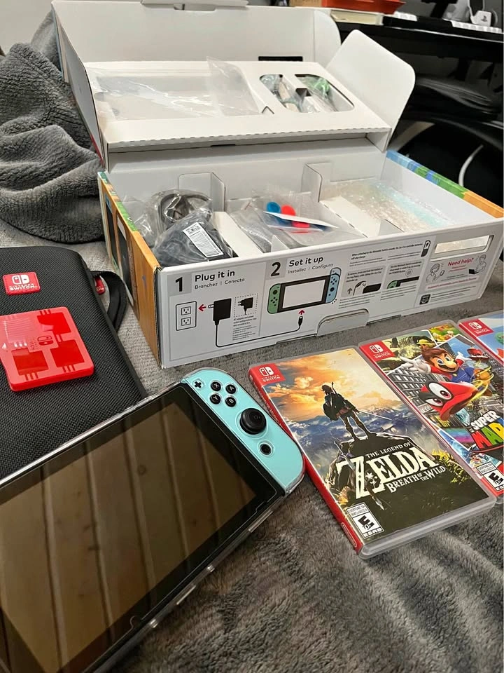 Nintendo Switch Animal Crossing + Zelda + Mario Odyssey + Case -
