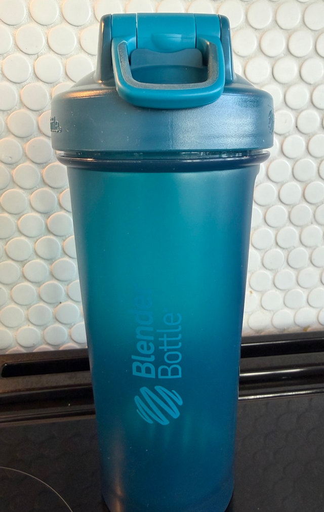 22 Oz Blender Bottle