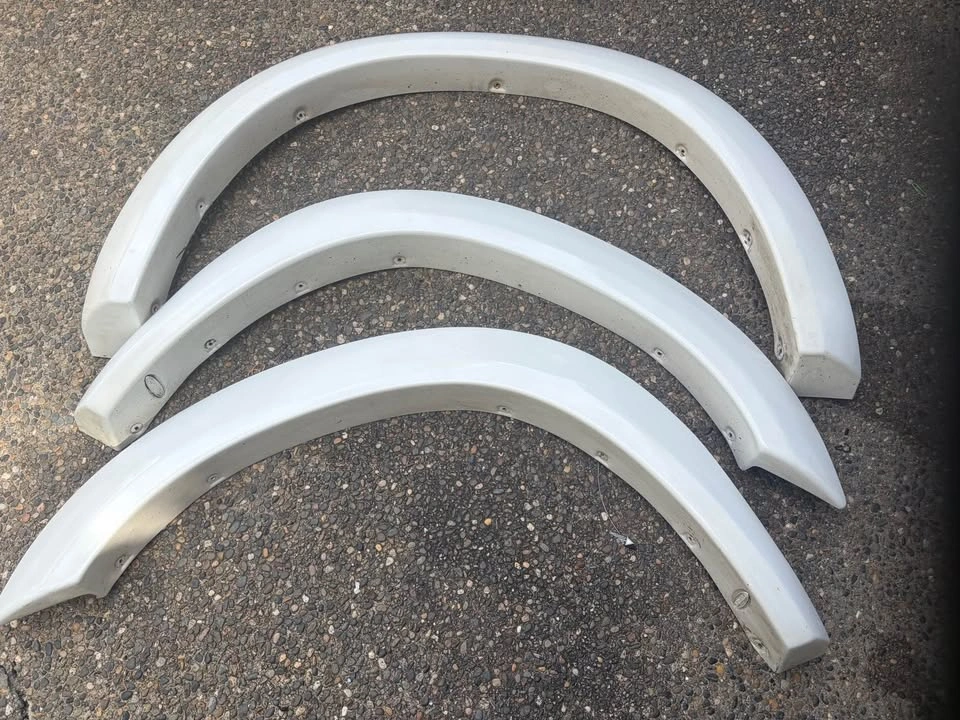 Bushwacker white fender flares 3 pc