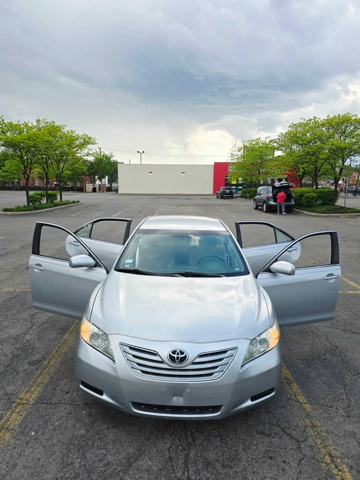 2007 Toyota Camry LE Sedan 4D - photo 2
