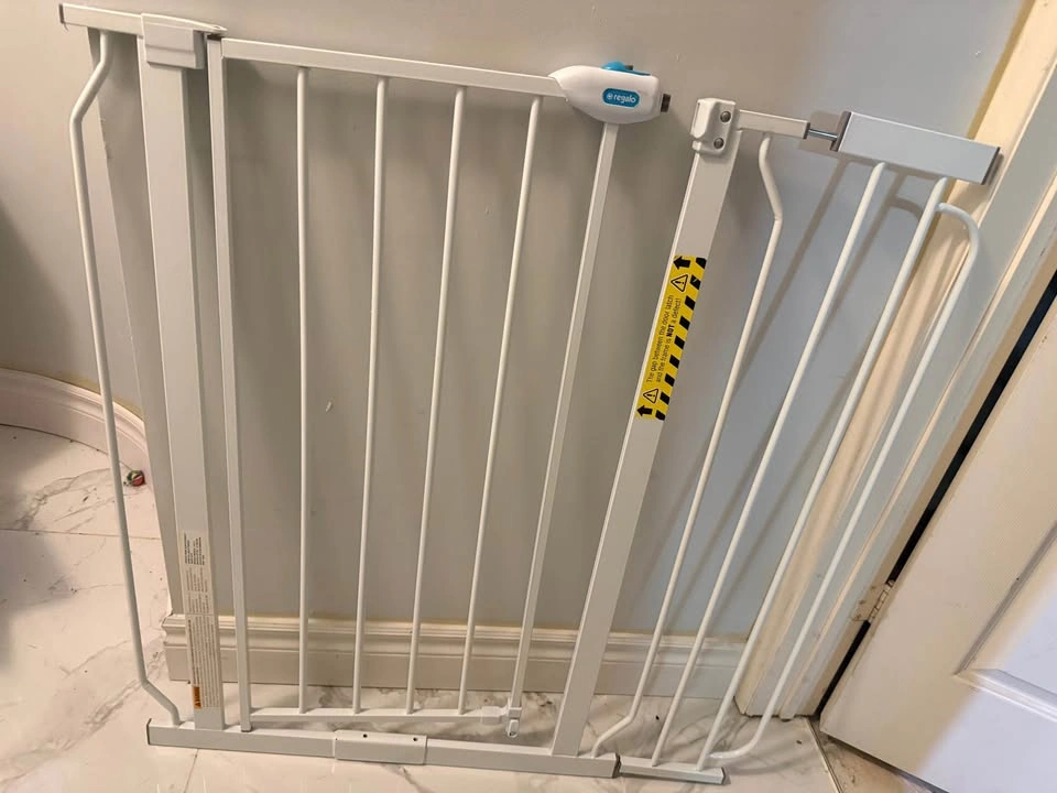 Regalo Pressure Mounted Walk Through Baby or Pet Gate - photo 2
