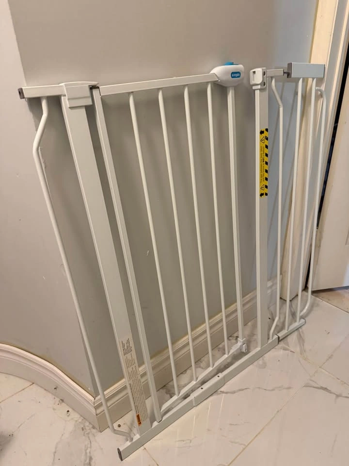 Regalo Pressure Mounted Walk Through Baby or Pet Gate - photo 3