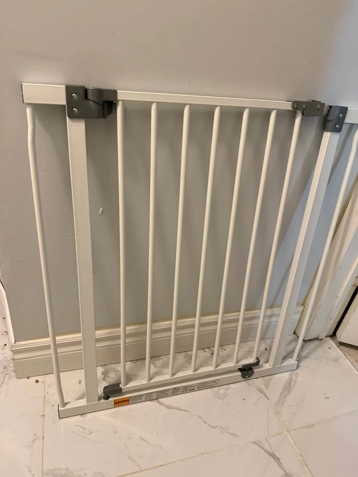Regalo Pressure Mounted Walk Through Baby or Pet Gate - photo 4
