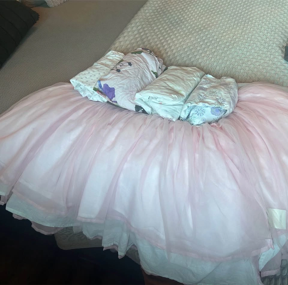 Pottery Barn Princess Crib Bed Skirt & Sheets - photo 2