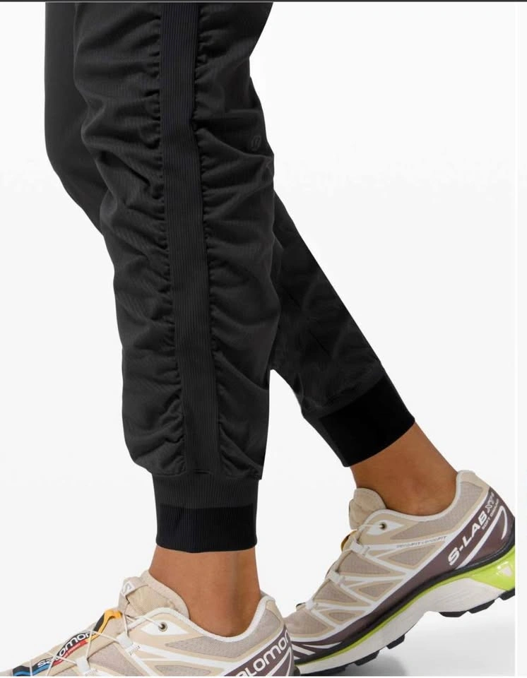 Lululemon Beyond the Studio Jogger Black Size 8 - photo 3