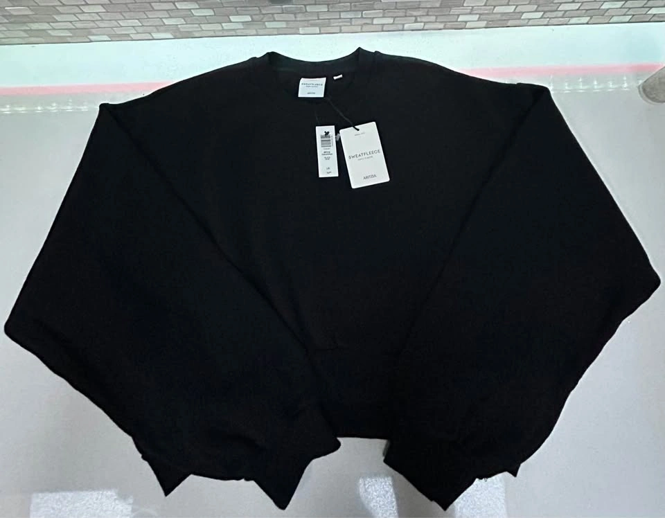 BNWT Aritzia Cozy Fleece Mega Cropped Crew Sweatshirt Black - L - photo 3
