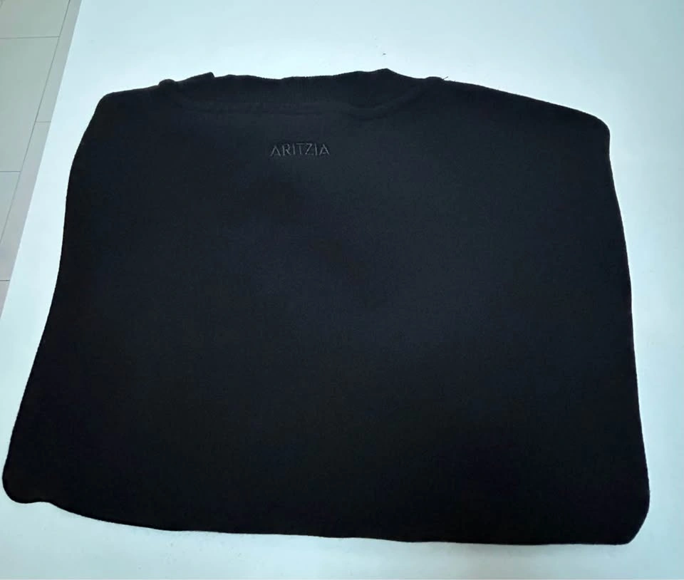 BNWT Aritzia Cozy Fleece Mega Cropped Crew Sweatshirt Black - L - photo 5