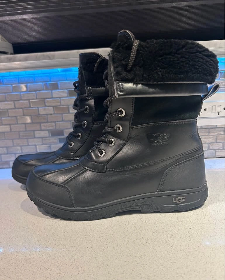 UGGs K Butte II Cwr - Unisex - Child Size 4 - photo 2