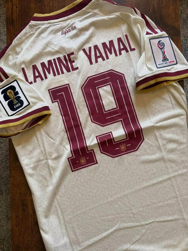 Spain Away Kit – Lamine Yamal #19 | Player Edition - photo 2
