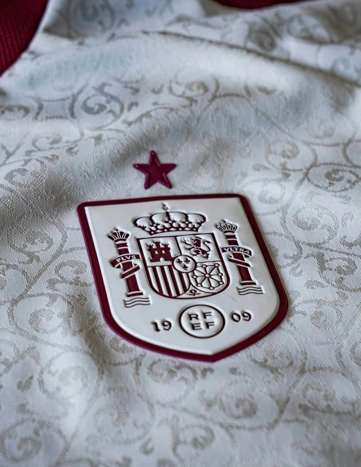 Spain Away Kit – Lamine Yamal #19 | Player Edition - photo 4
