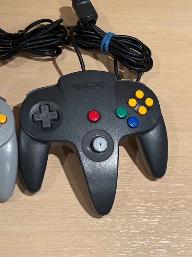 Nintendo 64 Controllers - photo 3