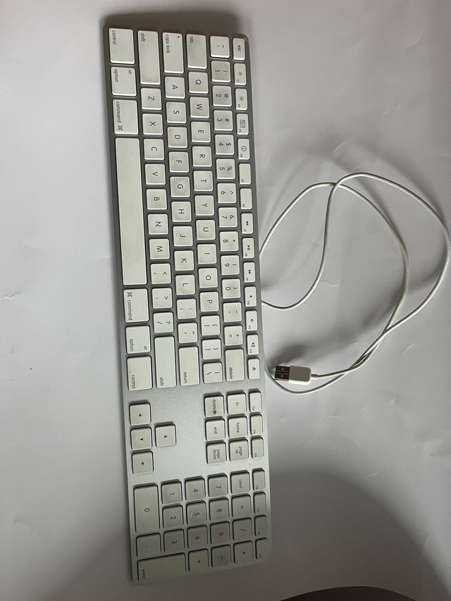 Apple Keyboard USB Wired Full-Size with Numeric Keypad