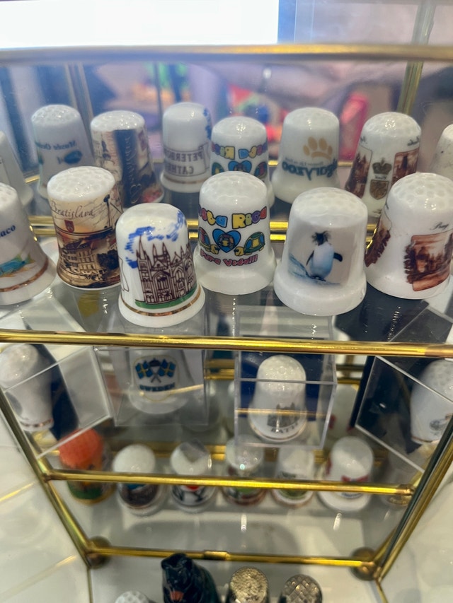 Thimble Collection with Display Cabinet - photo 2