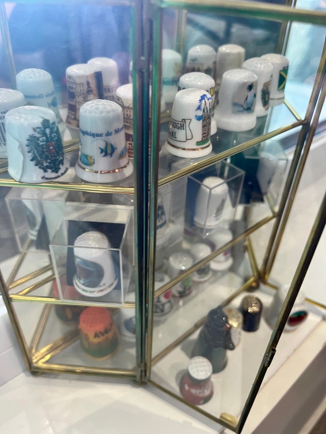 Thimble Collection with Display Cabinet - photo 3
