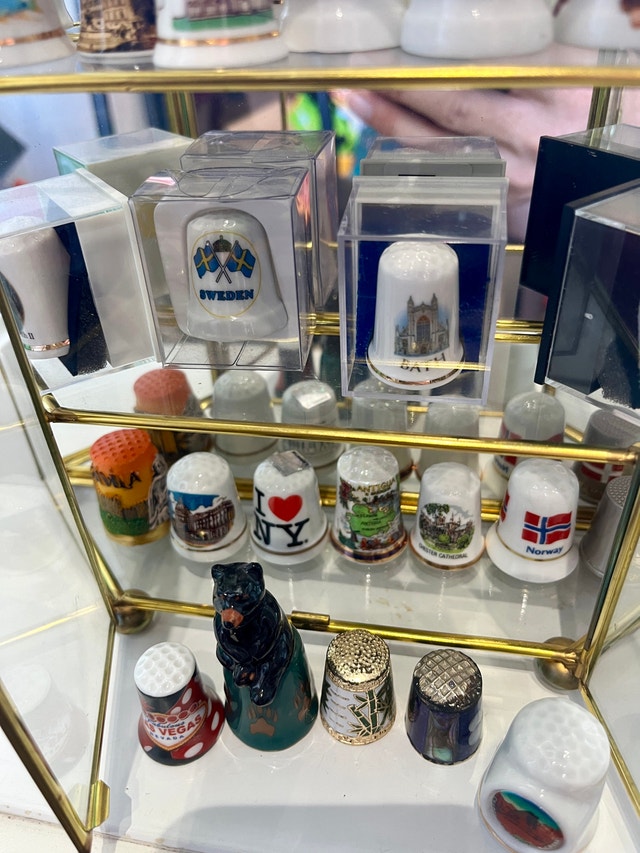 Thimble Collection with Display Cabinet - photo 4