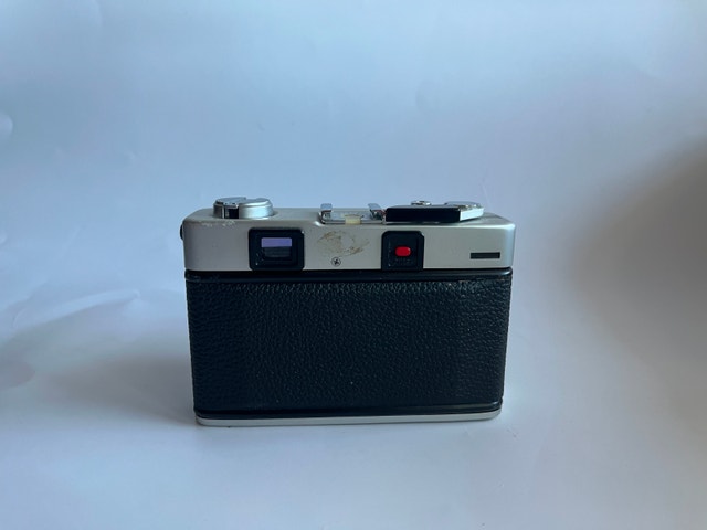 Minolta Hi-Matic F 35mm Film Camera - photo 2
