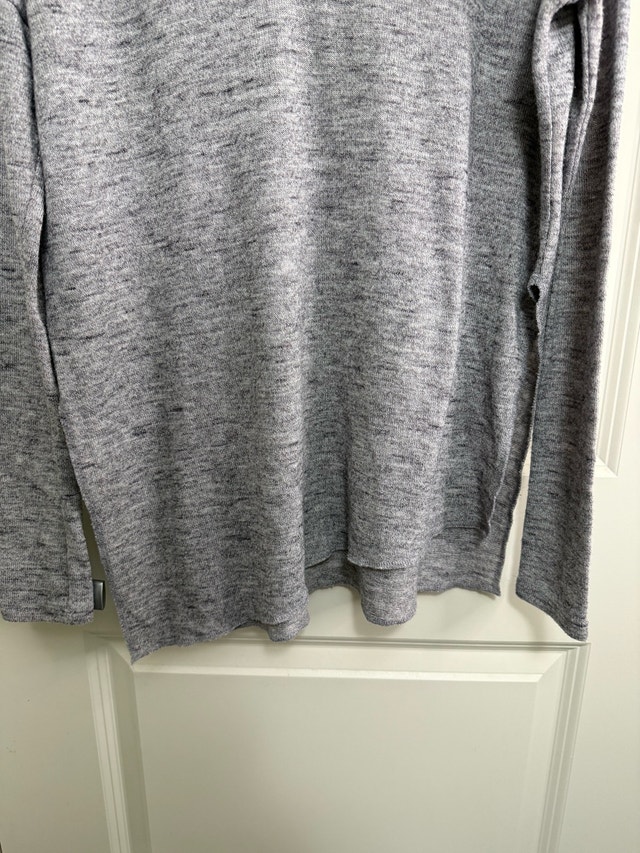 Wilfred Aritzia Gray V-Neck Sweater White Trim XS - photo 3