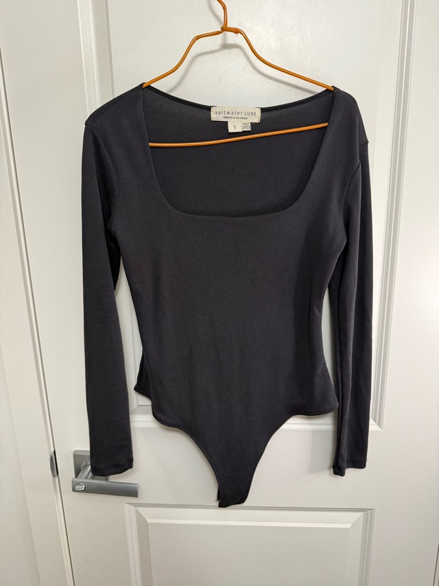 saltwater LUXE Black Long-Sleeve Scoop Bodysuit S