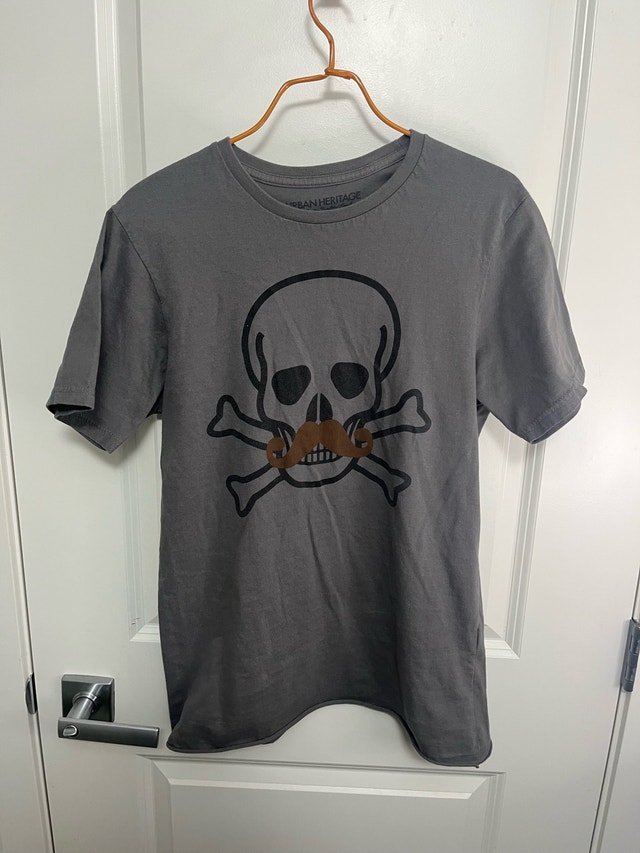 Urban Heritage Men's Gray Skull Graphic T-Shirt S